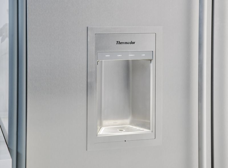 Thermador T24ID905LP, model T24ID905LP — refrigeration specified and installed by iKitchen Cabinetry, view 5