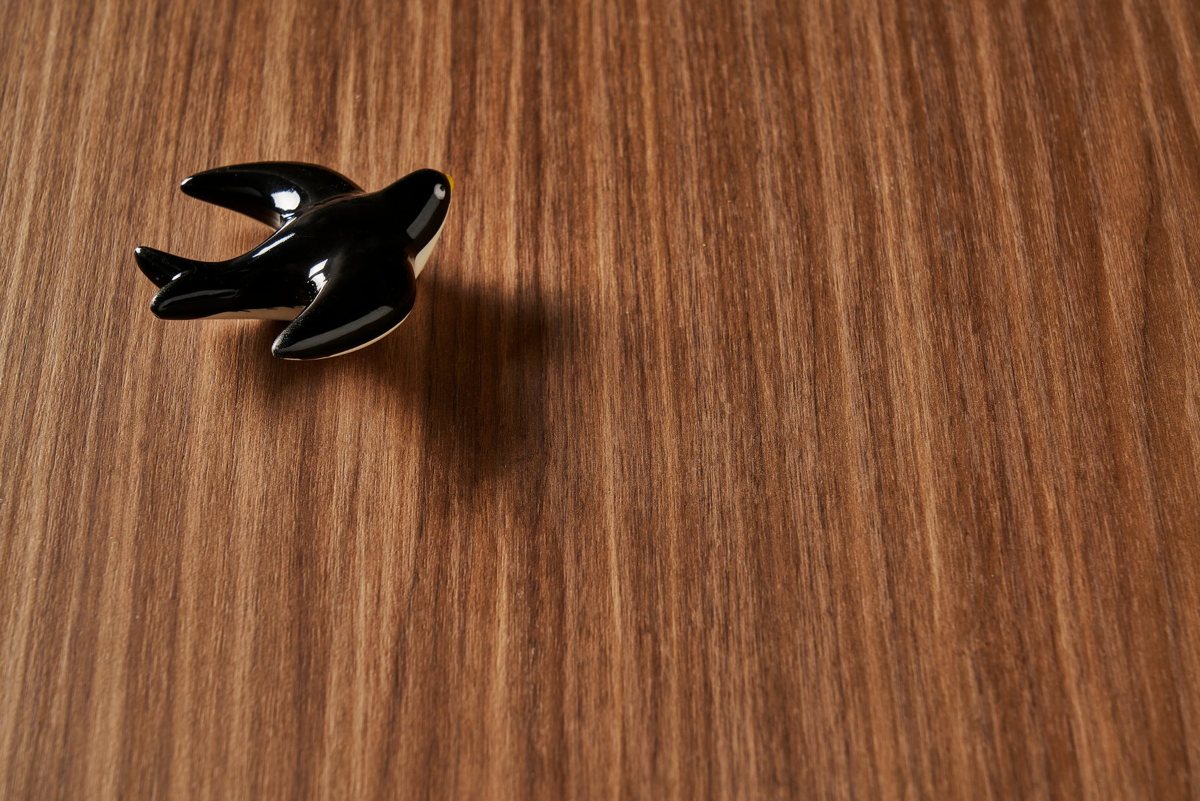 Interior with mid-tone ALVIC Picasso 02 walnut fronts against a lighter contrasting finish