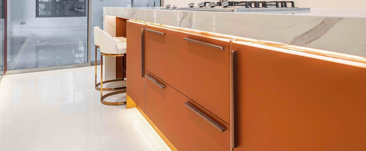 Kitchen cabinetry in ALVIC Metal Plus Copper matt metallic ZENIT fronts