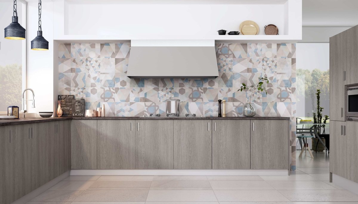 Pale oak ALVIC Roble Muratti 01 kitchen with handleless SYNCRON textured fronts