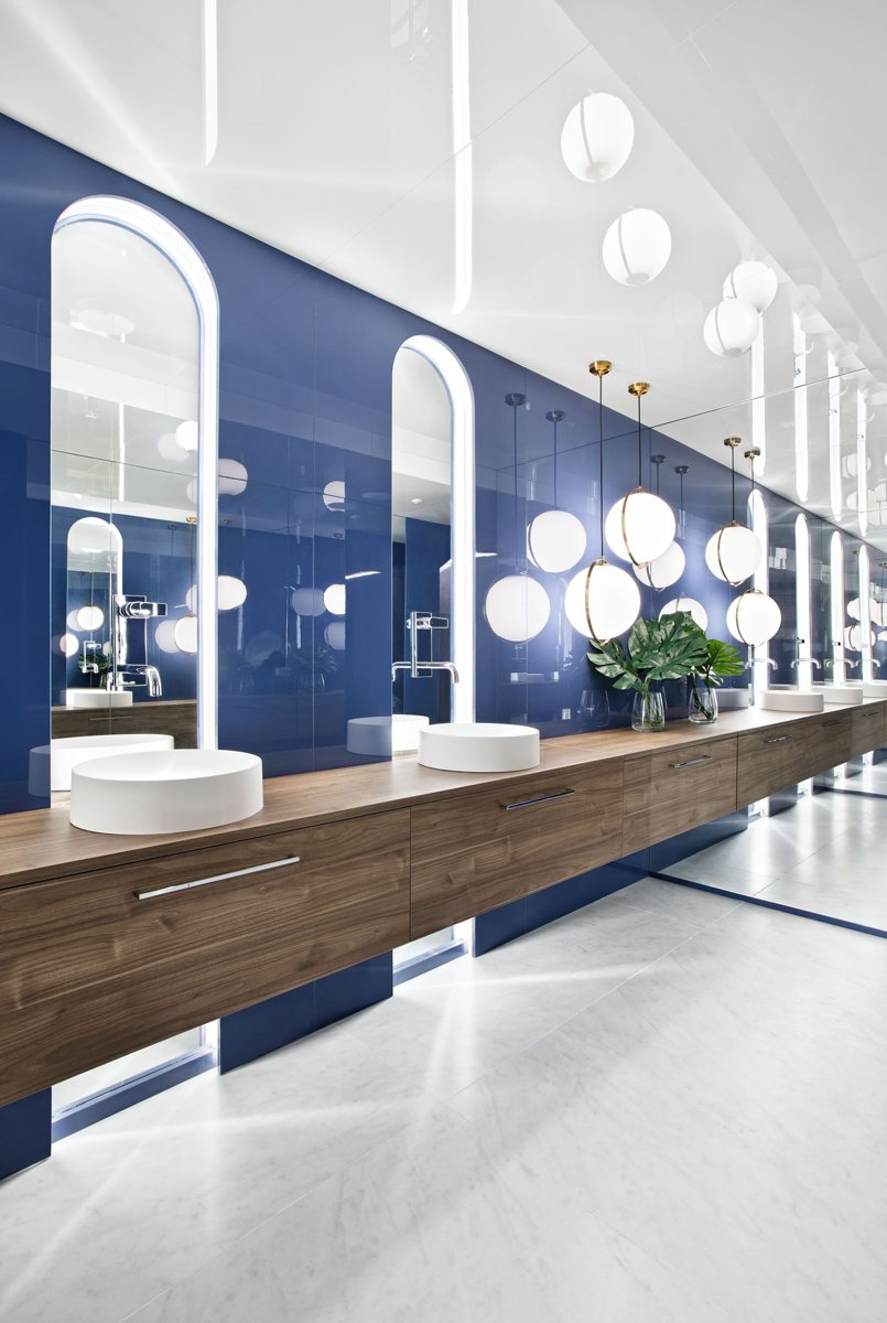 Indigo ALVIC Azul Índigo bathroom vanity with textured walnut-effect cabinetry