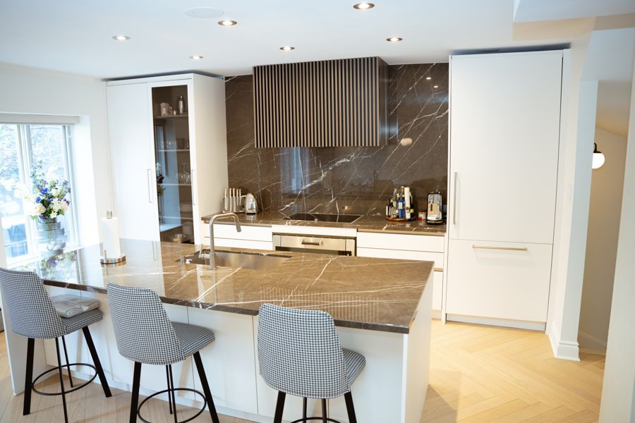 Docteur Penfield Residence — custom kitchens, bathroom vanities by iKitchen Cabinetry