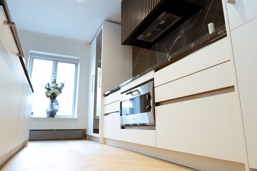 Docteur Penfield Residence — custom kitchens, bathroom vanities by iKitchen Cabinetry, view 7